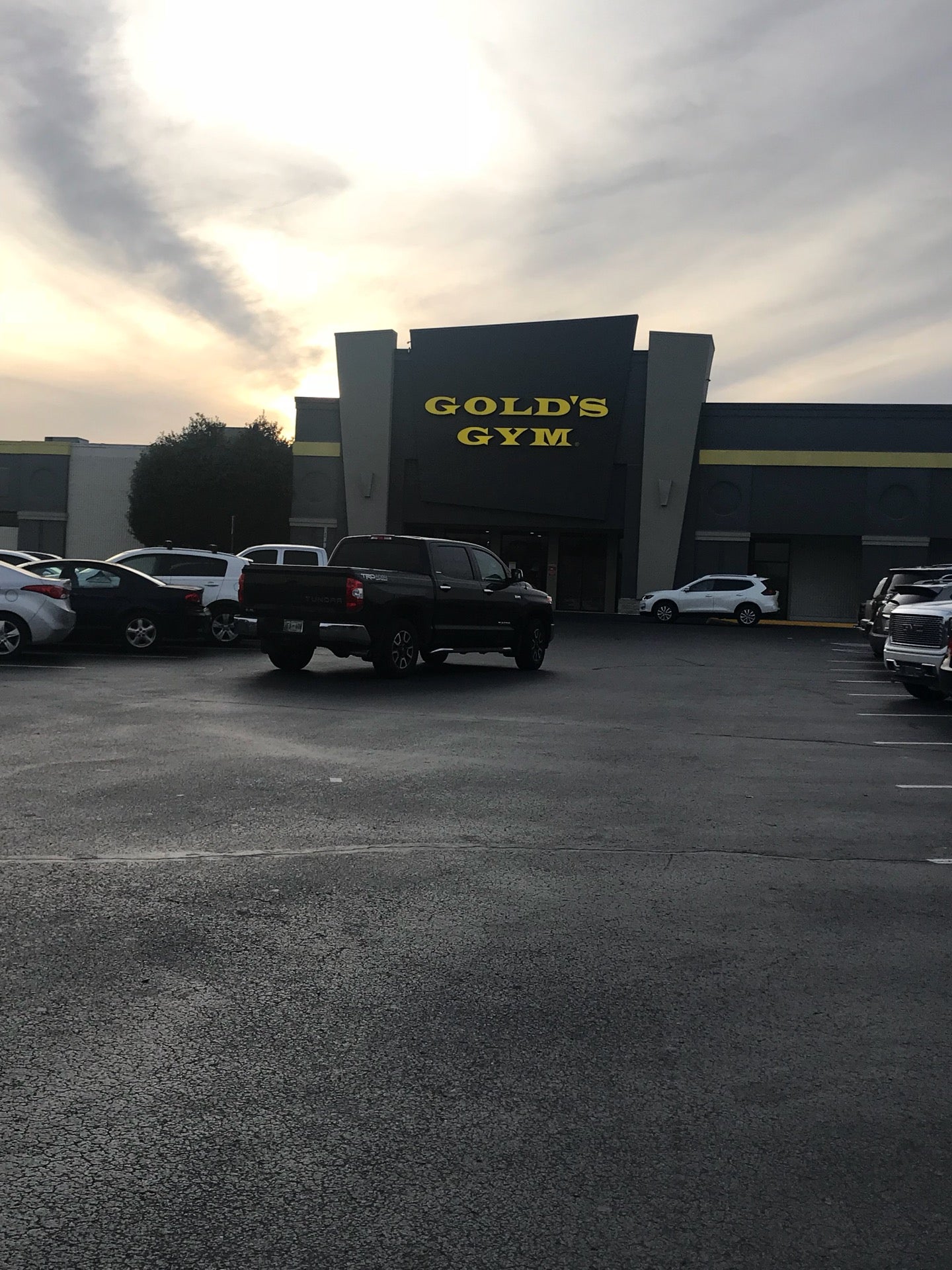 Gold's Gym, 6933 Lee Hwy, Chattanooga, TN, Health Clubs & Gyms - MapQuest