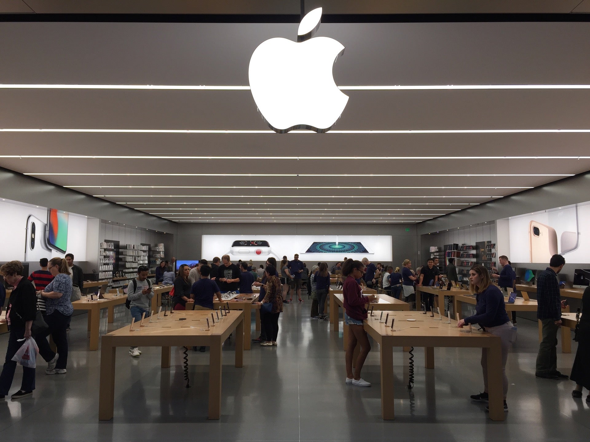 Washington Square - Apple Store - Apple