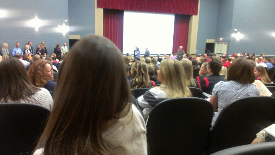 Yorkville Middle School, 920 Prairie Crossing Dr, Yorkville, IL