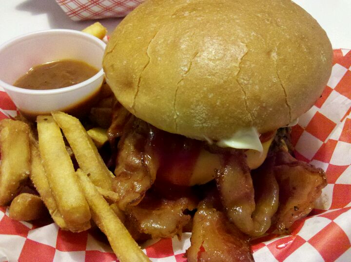 Tailpipes Restaurant CLOSED, 417 High St, WV, Family