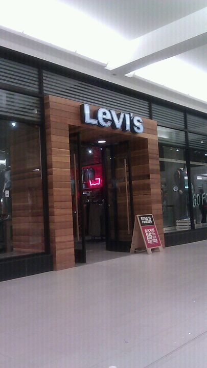 Levis woodfield clearance mall