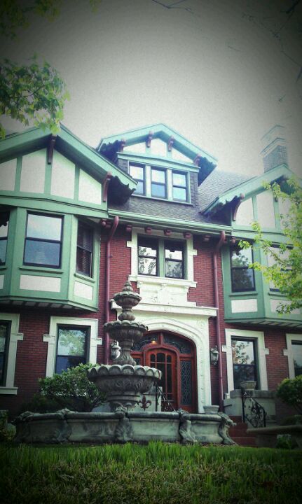 FLEUR DE LYS MANSION visual data 7