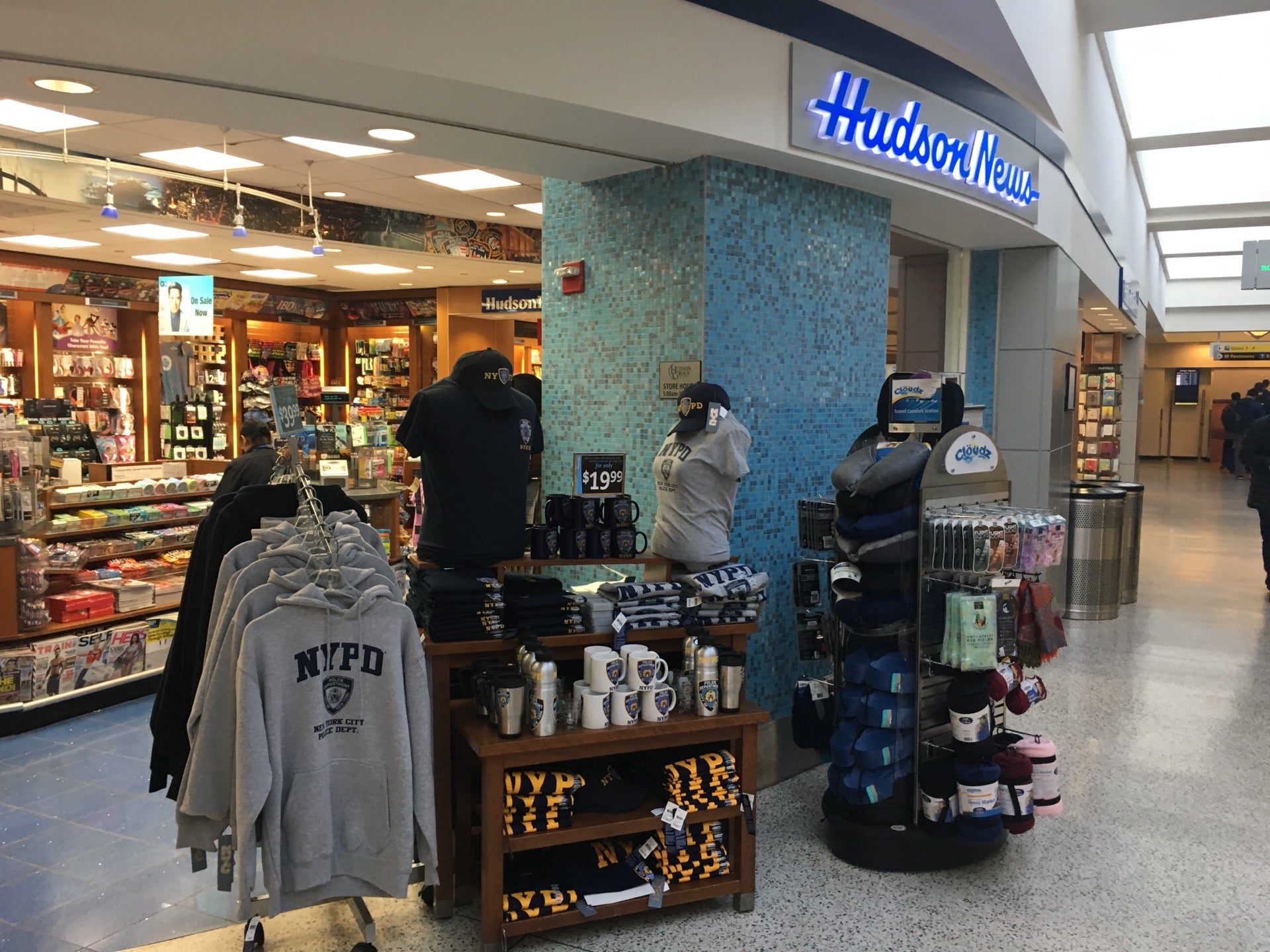 HUDSON GROUP STORE 566 near you at 17801 International Blvd, Seatac,  Washington - Airports - Phone Number - Yelp