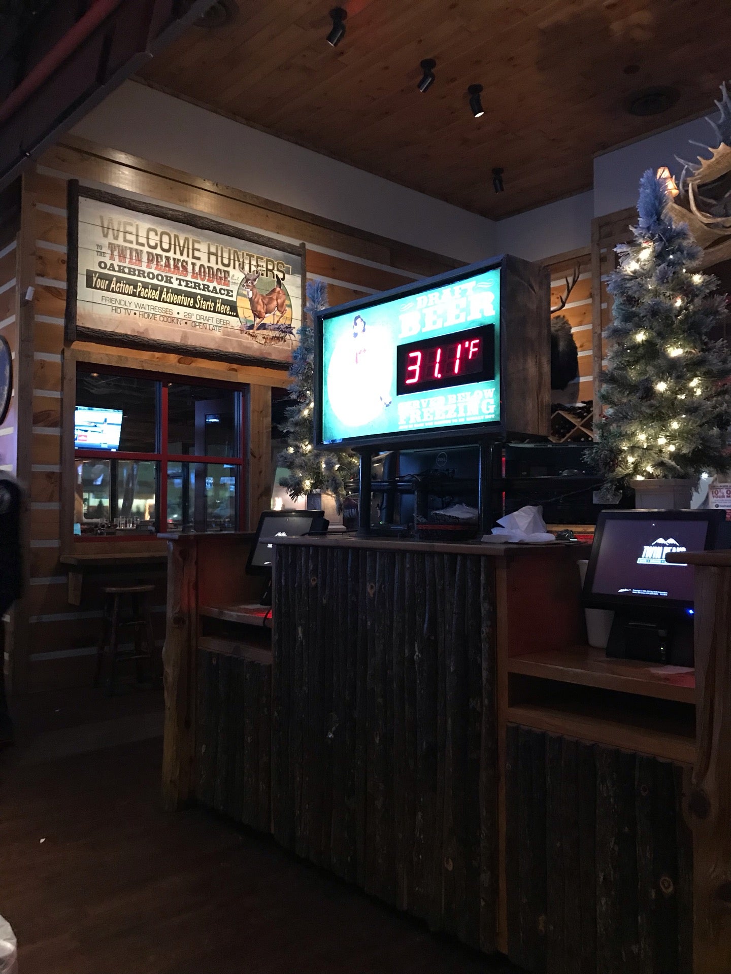 Twin Peaks, 17W734 22nd St, Oakbrook Terrace, IL, Bars MapQuest