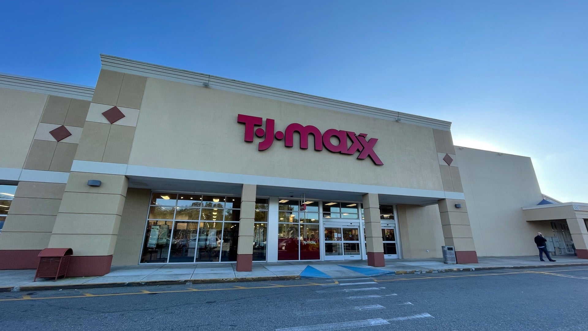 T.J. Maxx, 11111-16 San Jose Blvd, River Place Shopping, Jacksonville, FL,  Department Stores - MapQuest