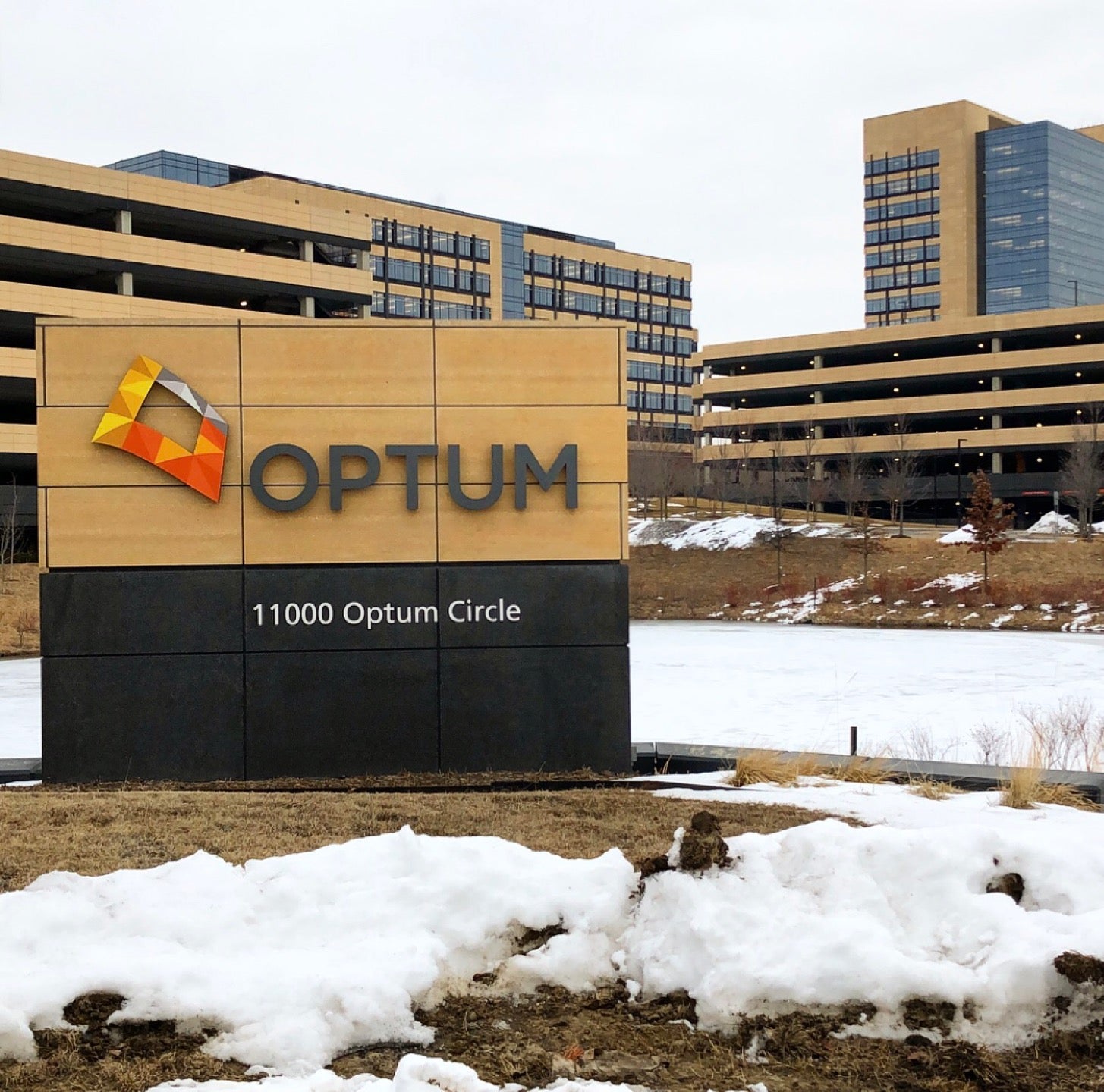 OptumRx, 11000 Optum Cir, Eden Prairie, MN, Electric Charging Station