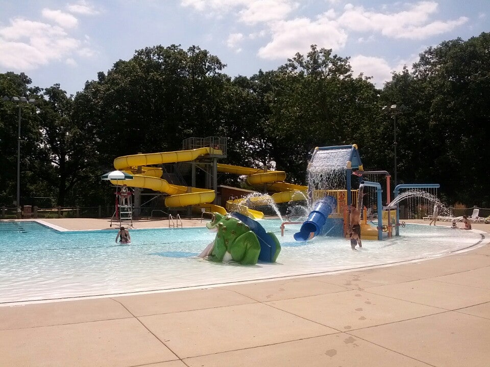 Lords Park Family Aquatic Center, [401 411] Hiawatha Dr, Elgin, IL