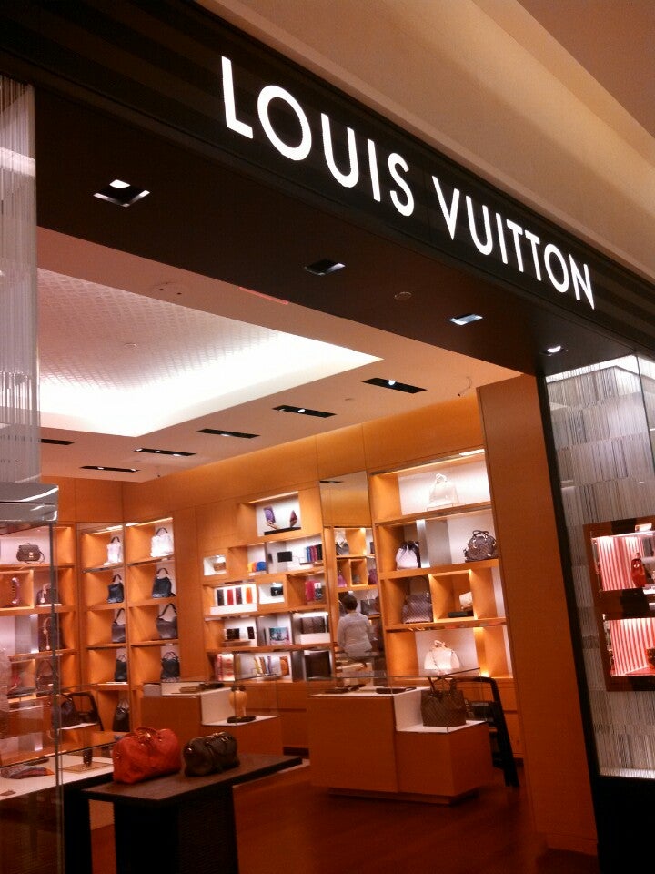 Louis Vuitton Birmingham Saks Store in Birmingham, United States