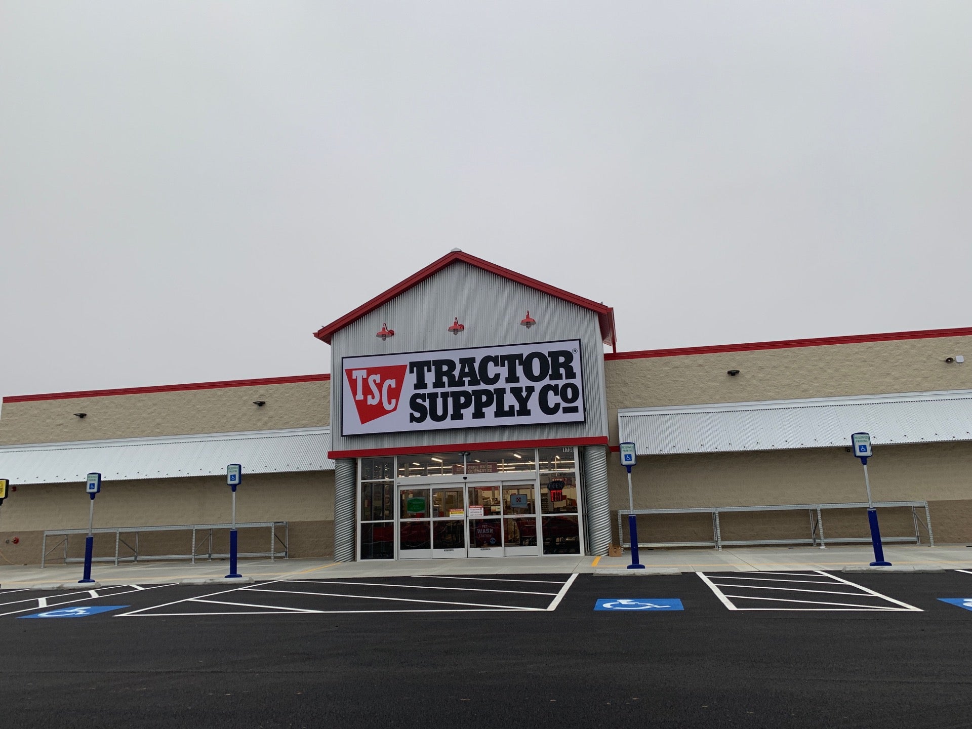 Tractor Supply Company, 1738 Mayfield Hwy, Benton, KY, Retail Shops