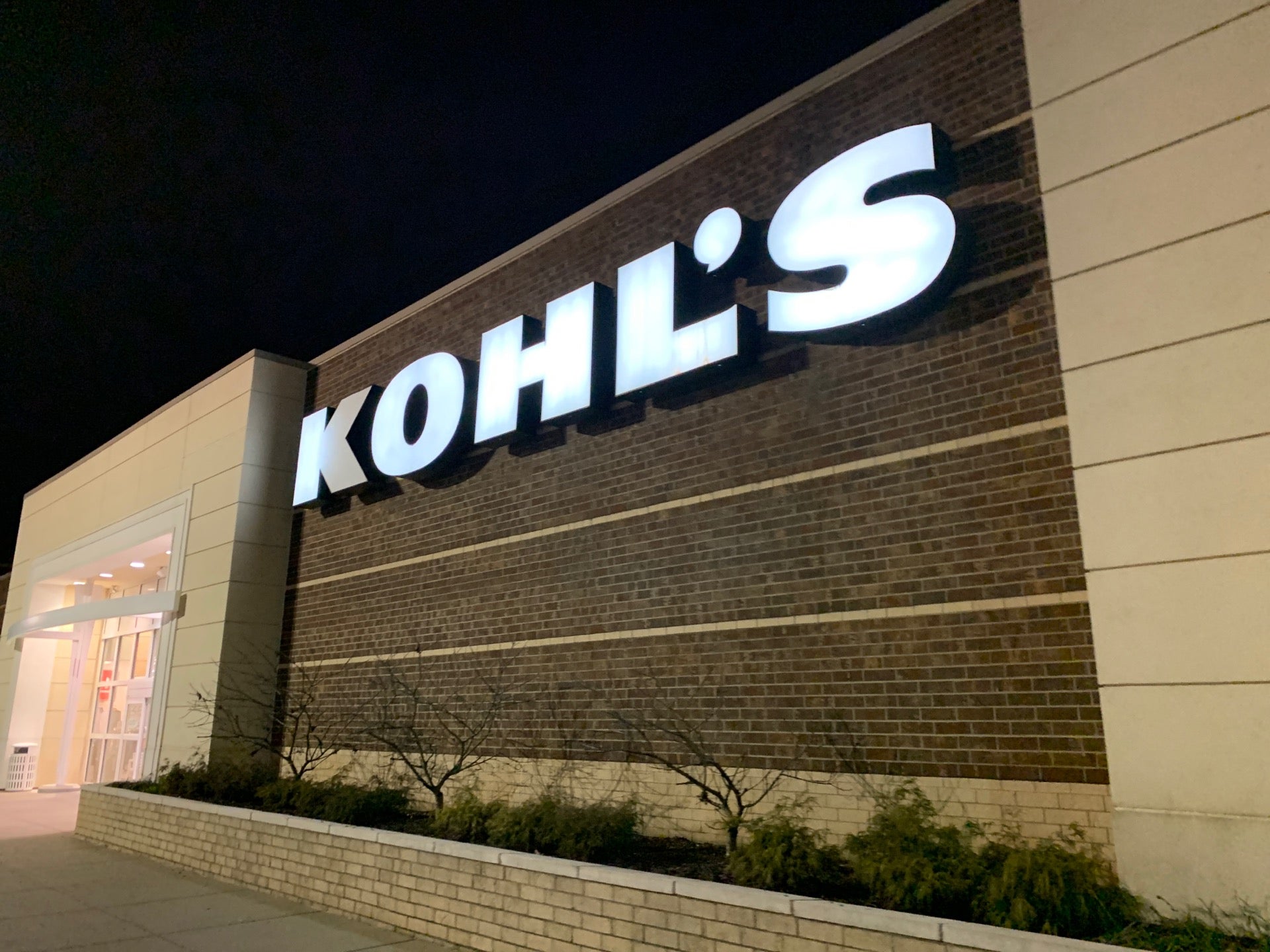 KOHL'S - 1131 Vann Dr, Jackson, Tennessee - Department Stores