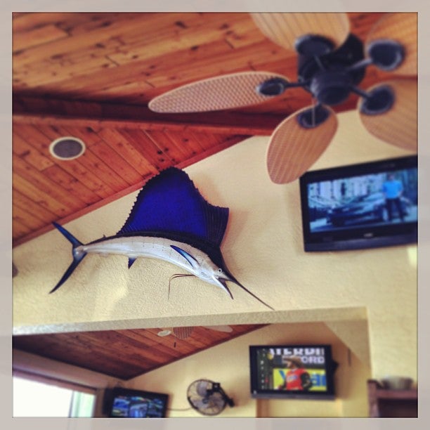 Lock 'N Key Restaurant, 2045 N Beach Rd, Englewood, FL, Eating places