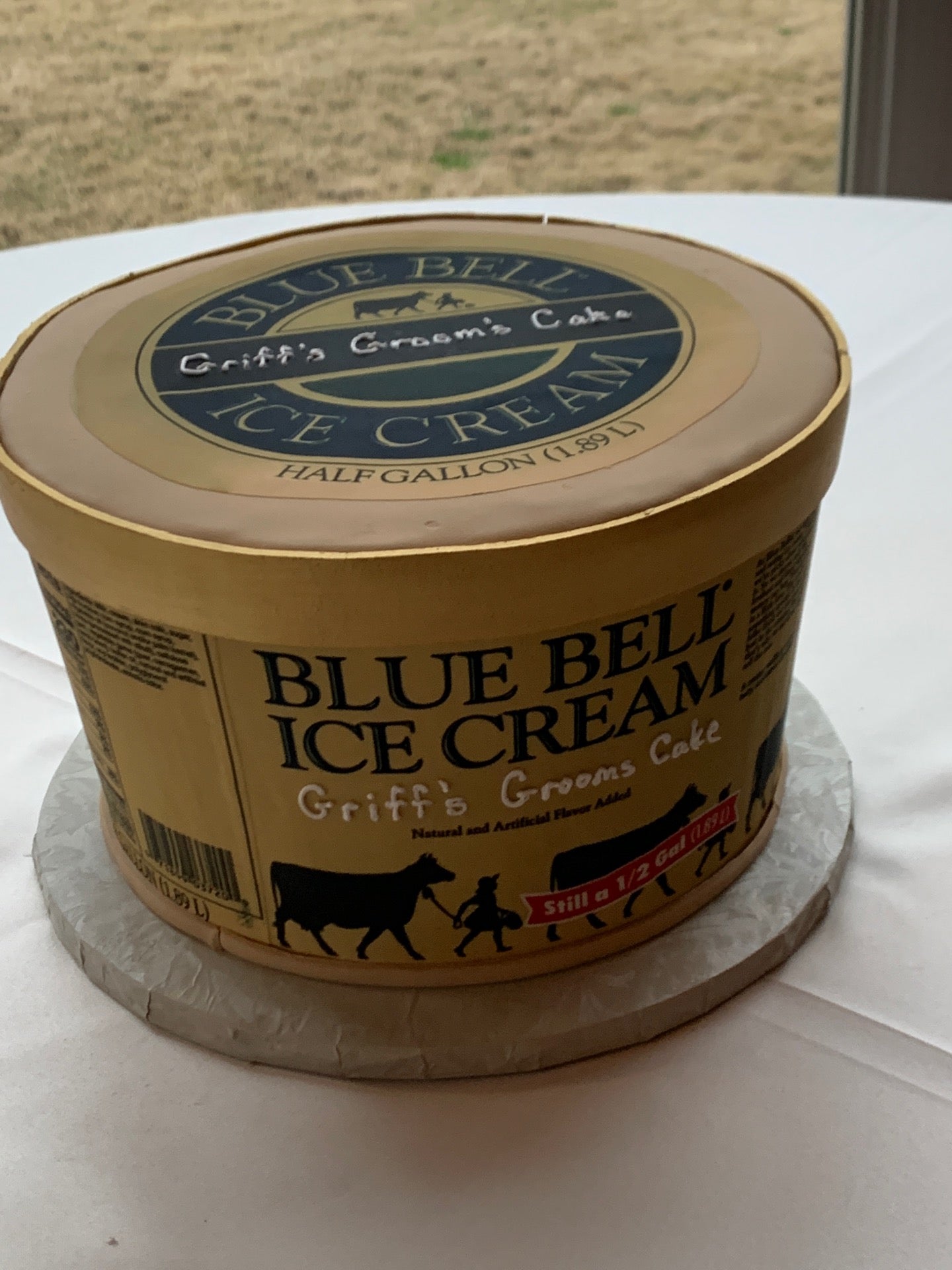 Fun Sized Review: Blue Bell's Groom's Cake - YouTube
