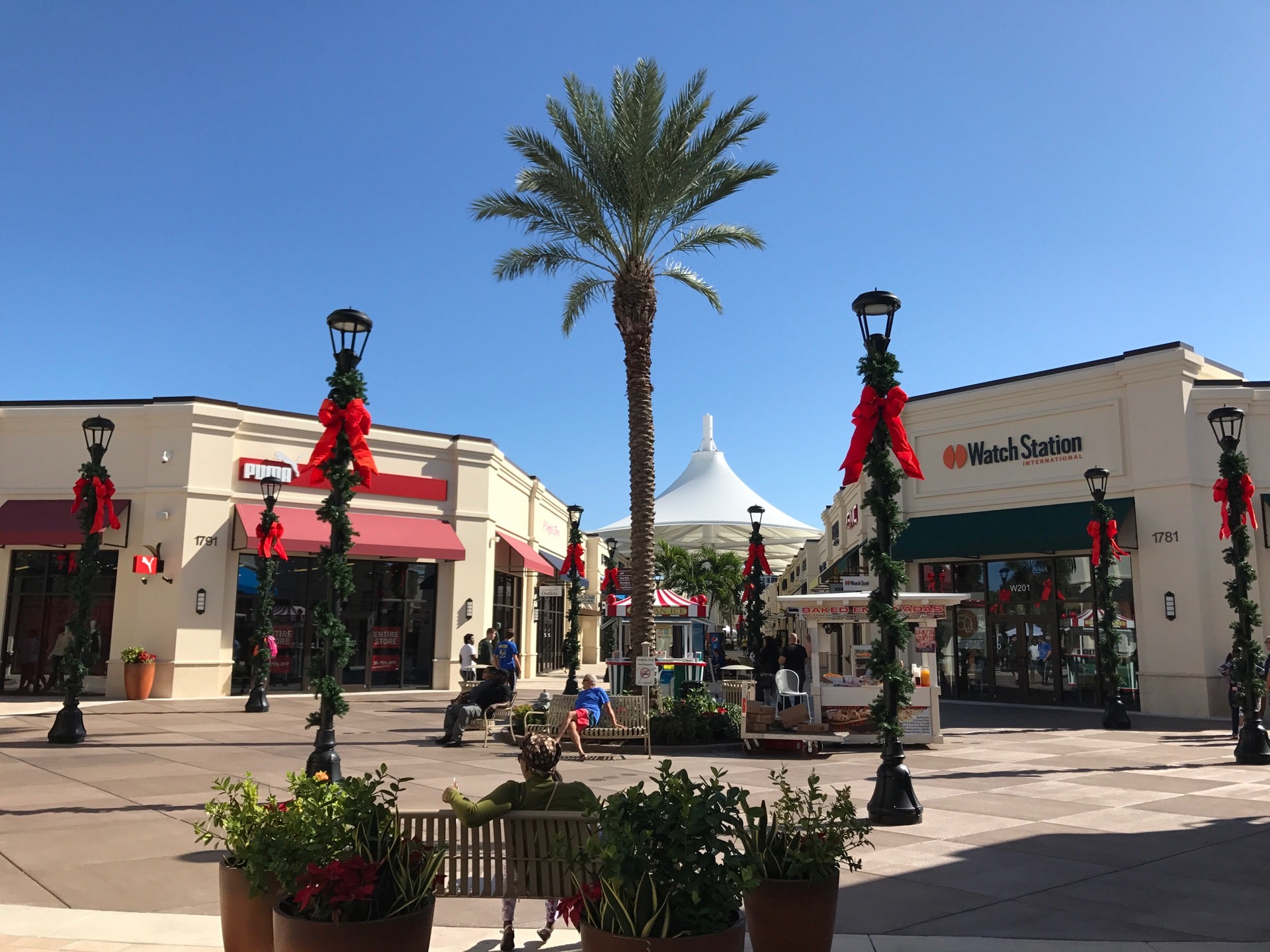 Palm Beach Outlets: Shopping in the Lap of Luxury