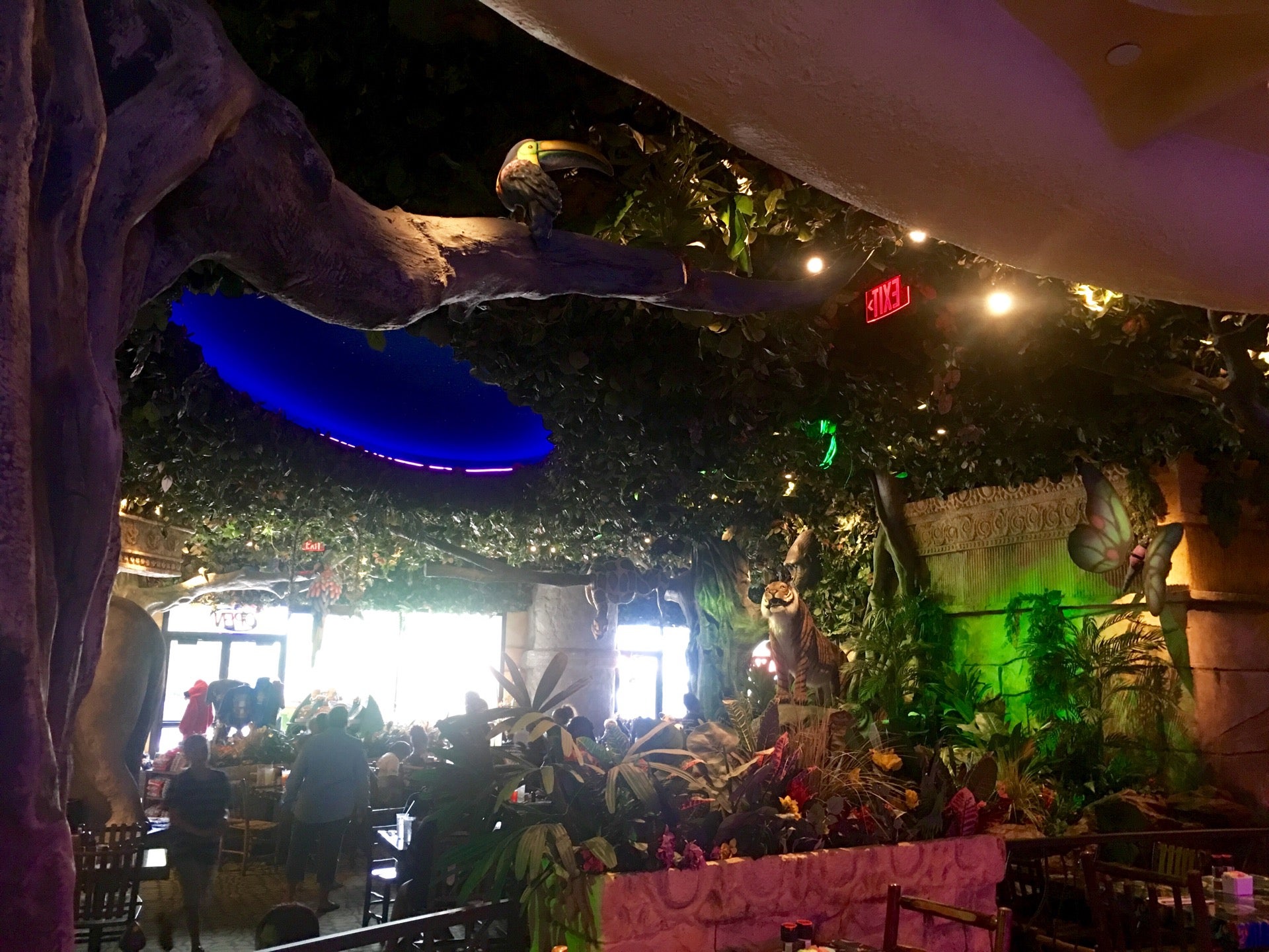 Rainforest Cafe, Purple Character