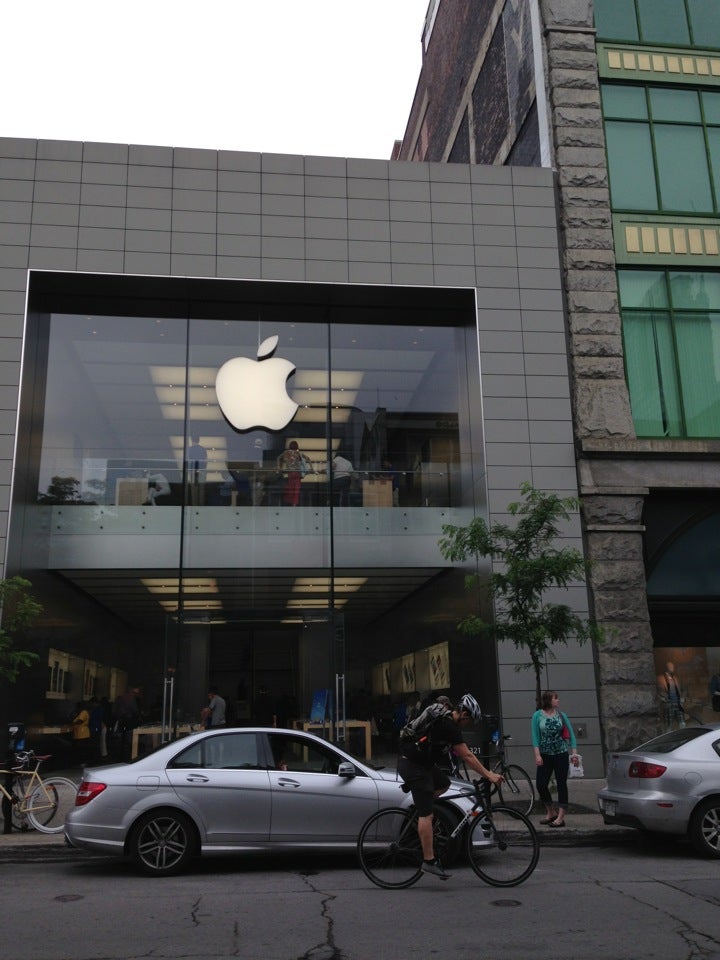 Apple SainteCatherine Montreal QC
