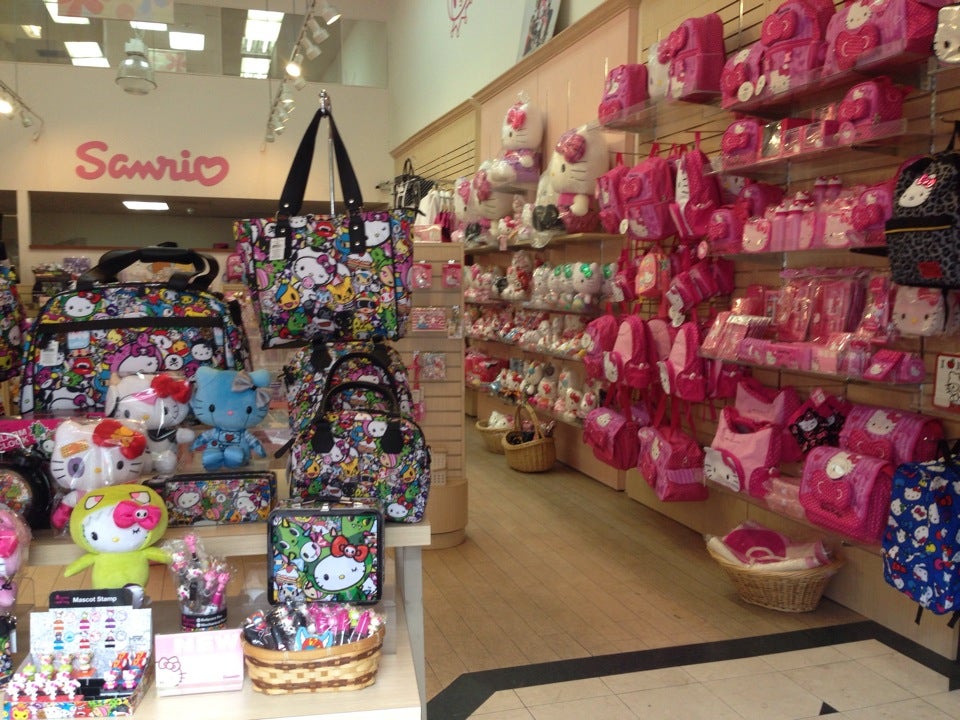 Sanrio Outlet Store - Grapevine Mills - 121 visitors