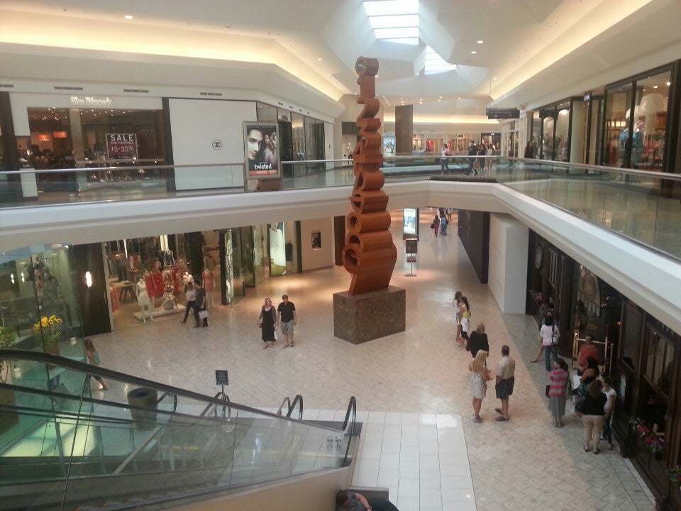 The Mall at Short Hills, Pildes Optical