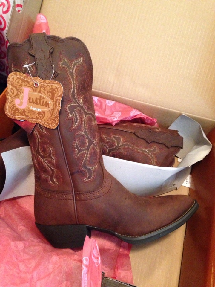 tracie boots and buckles