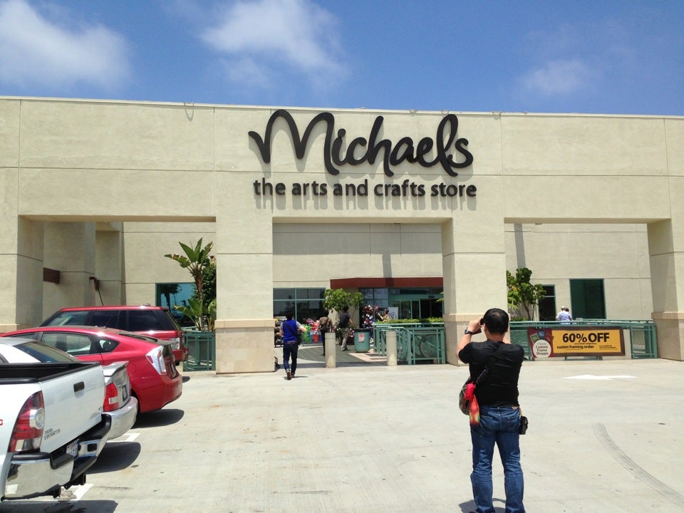 Michaels currently operates more than 1040 Michaels Arts and Crafts stores,  located in 49 US states and Canada Stock Photo - Alamy