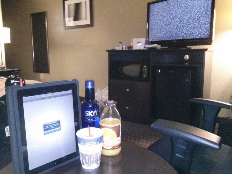 Best Western Giddings Inn & Suites, 2161 E HEMPSTEAD ST, Giddings, TX