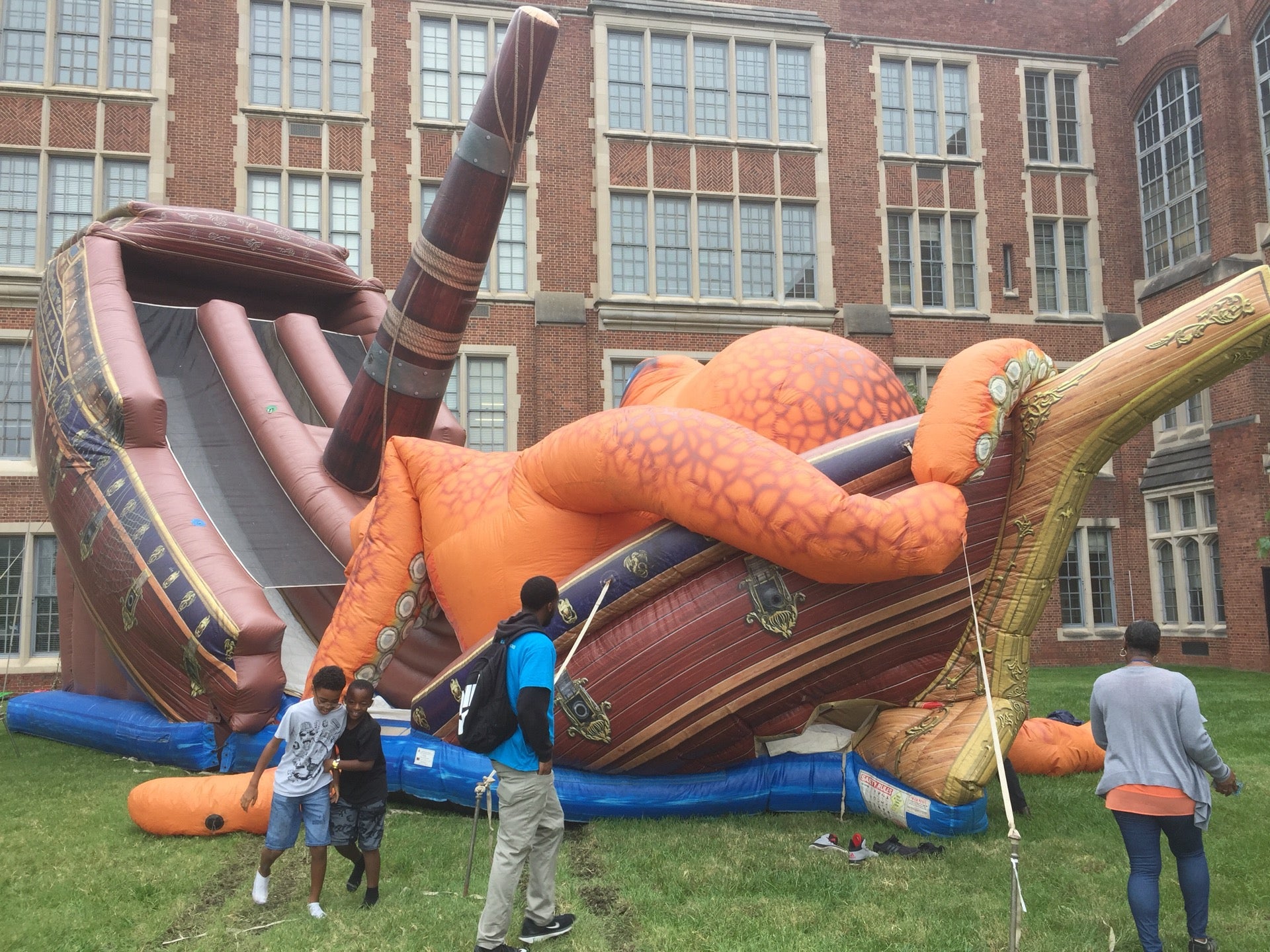 Johns Hopkins University, 1101 E 33rd St, Baltimore, MD, Parking