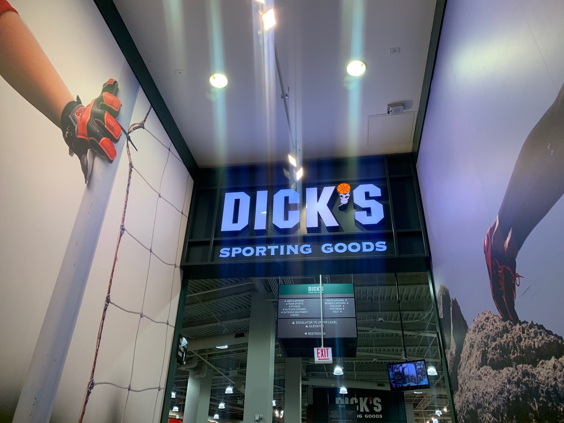 Chicago Bears Men's Apparel  In-Store Pickup Available at DICK'S