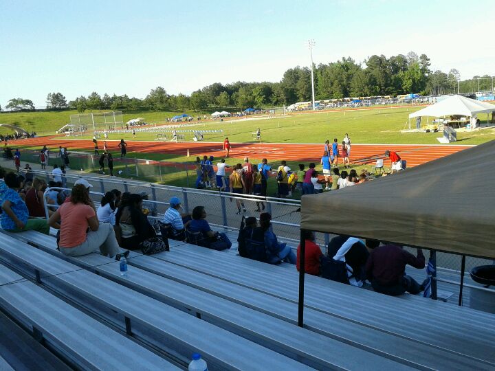 Woody Track and Field Complex, 500 Pirates Cv, Pearl, MS, Race