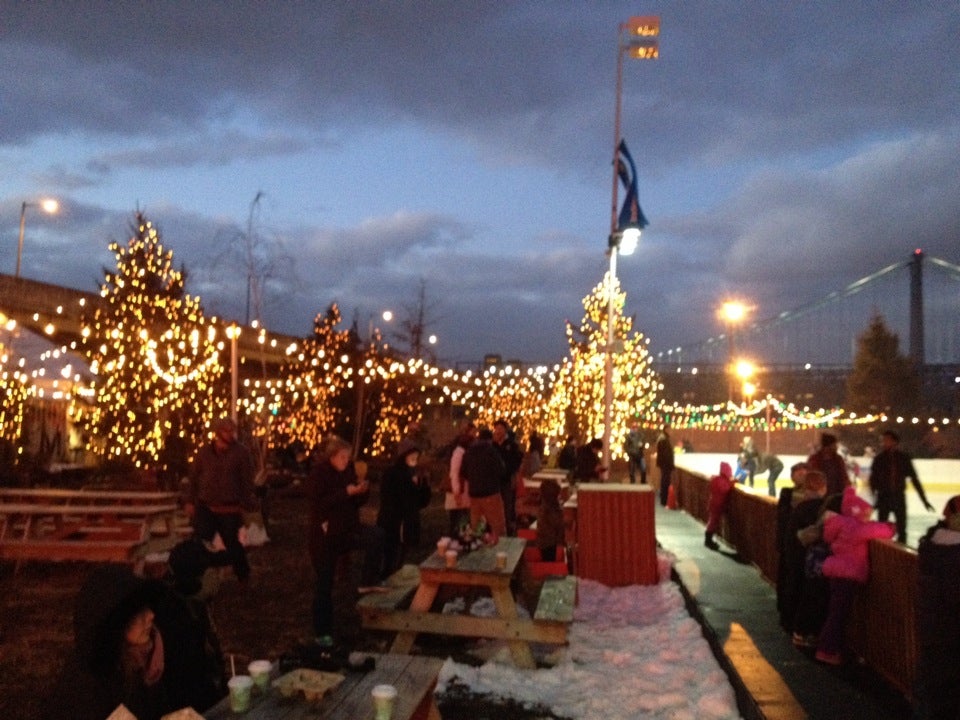 The Lodge at Waterfront Winterfest, Chestnut St, Philadelphia, PA, Bars