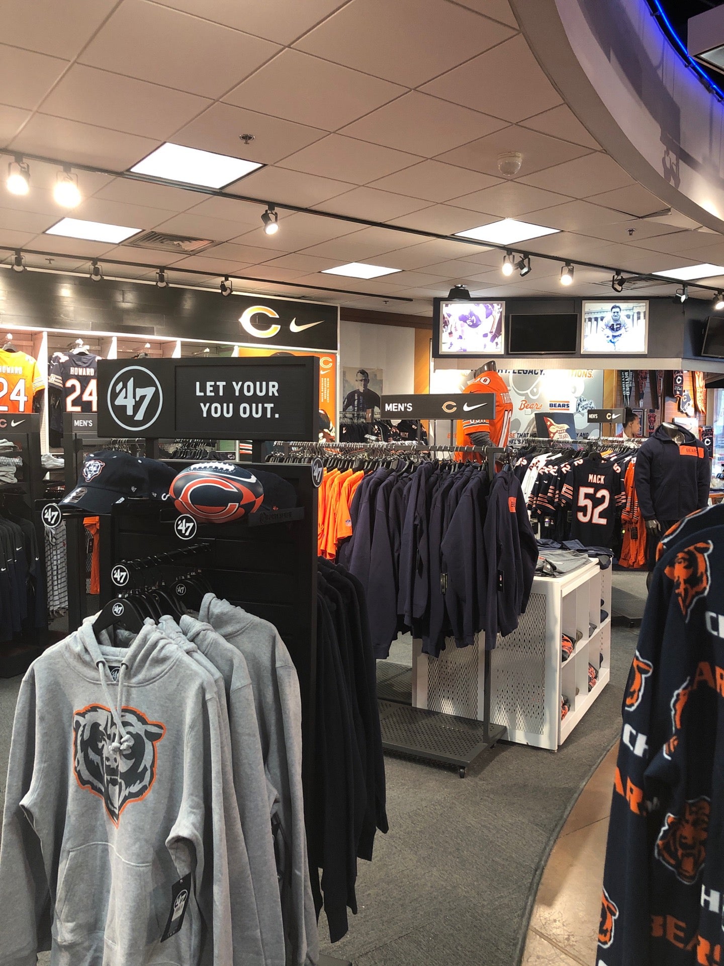 Chicago Bears Pro Shop, 1410 S Museum Campus Dr, Chicago, IL, Sporting  Goods - MapQuest