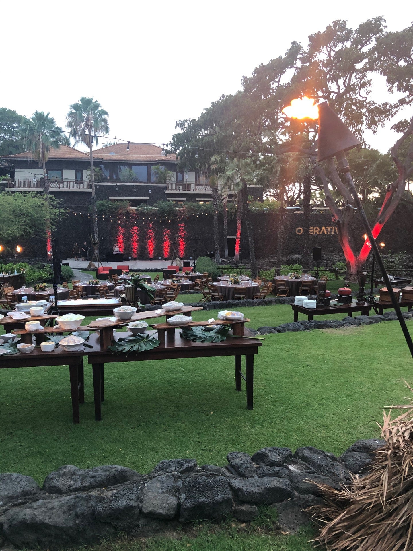 Hkū Theater at Four Seasons Resort Haulalai, Kaupulehu Dr, Kailua Kona