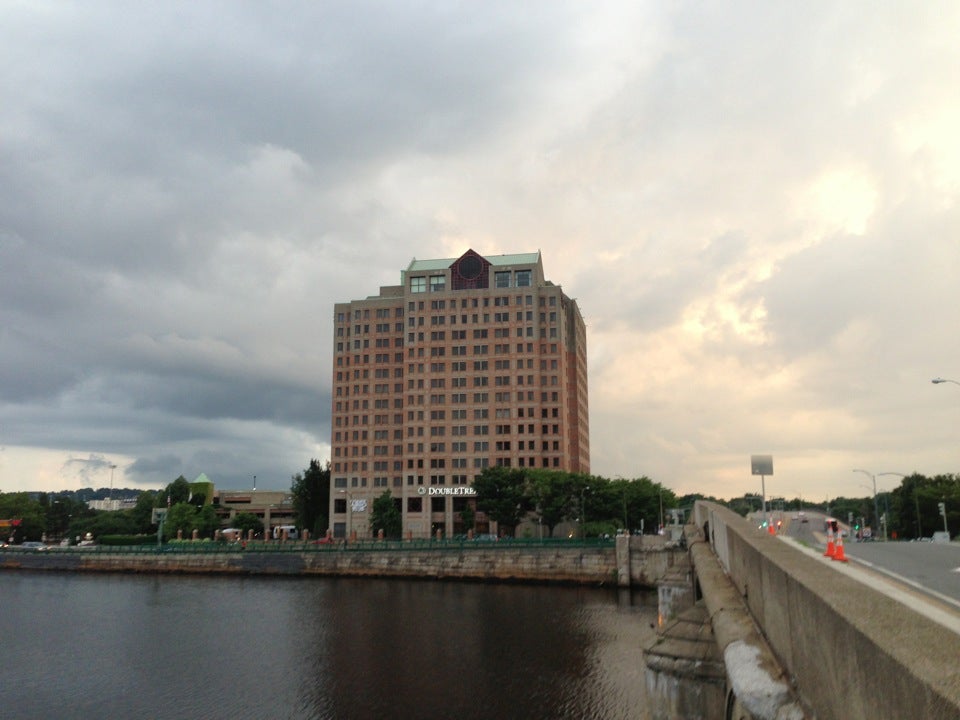 DoubleTree Suites by Hilton Hotel Boston Cambridge, 400 Soldiers