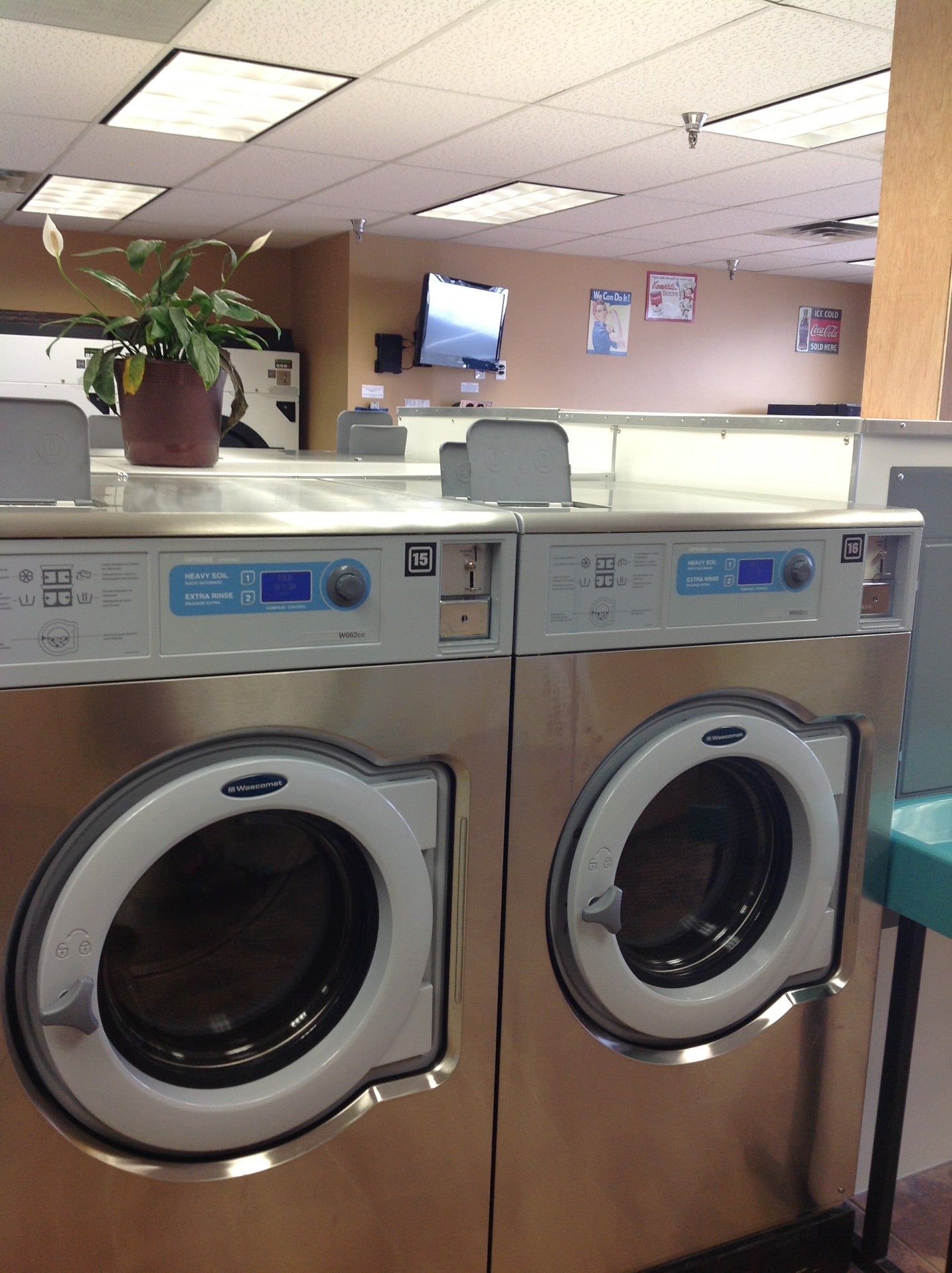 Cedar Grove Laundromat, 1981 Silver Bell Rd, 100, Eagan, MN, Laundry