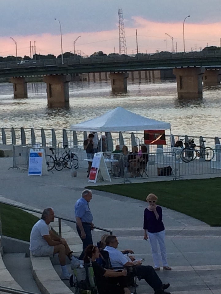 Riverloop Amphitheatre & Expo Plaza, 225 Commercial St, Waterloo, IA