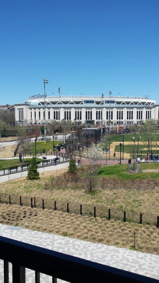 Macombs Dam Park [II] / Heritage Park (former Yankee Stadium [I