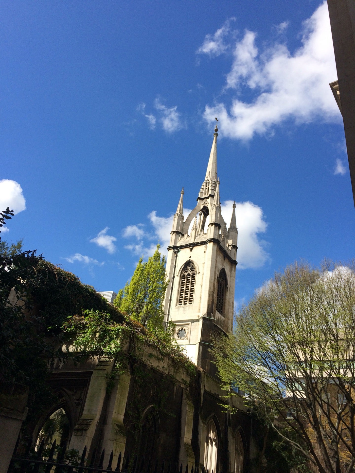 Té en St Dunstan in the East Church Garden