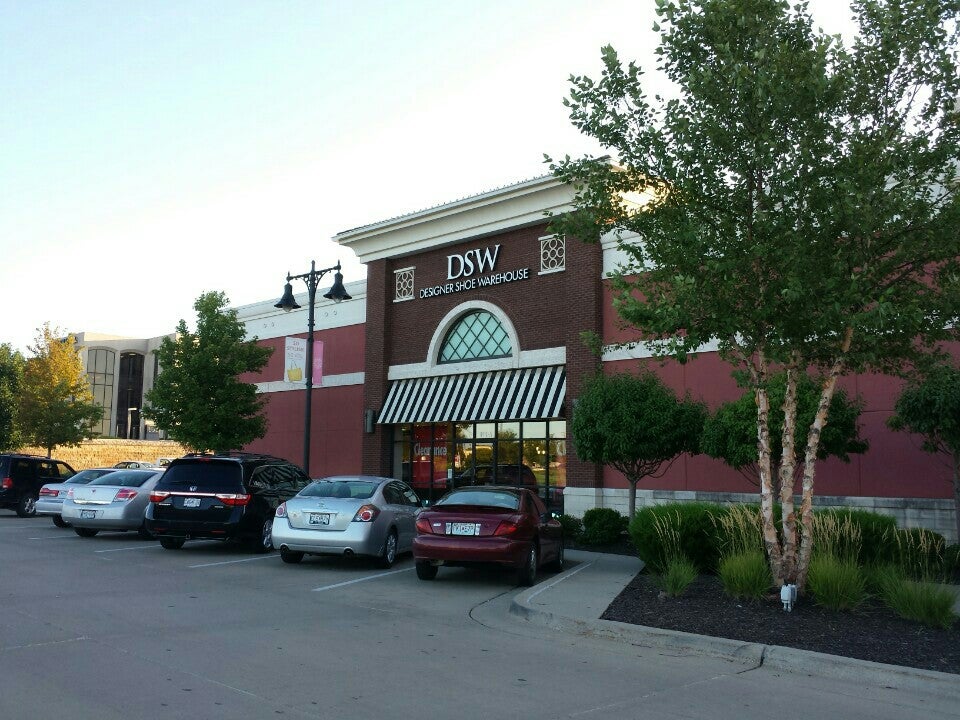 DSW Designer Shoe Warehouse, 840 NW Blue Pkwy, Lee's Summit, MO, Shoe  Stores - MapQuest