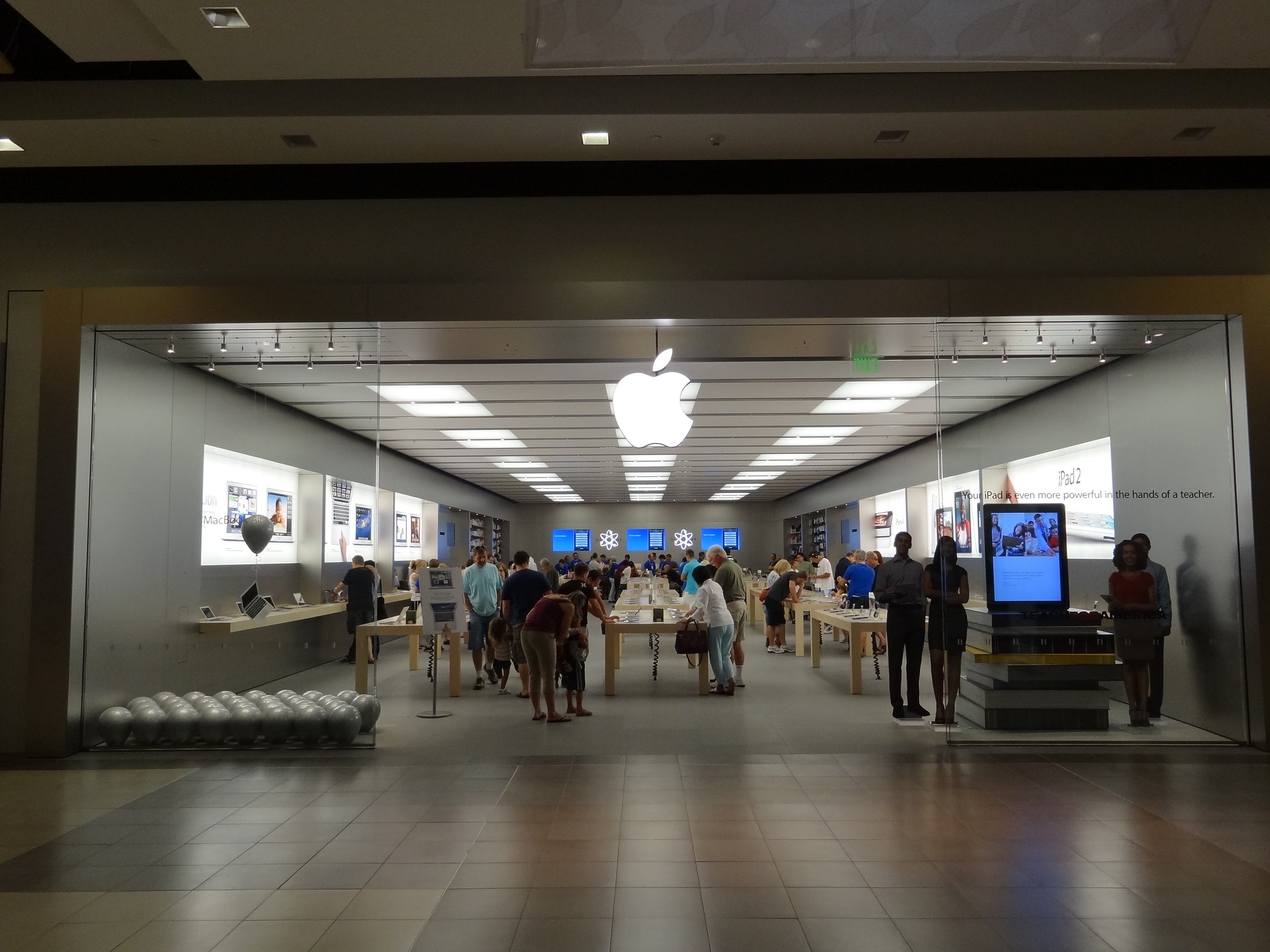 Fashion Place - Apple Store - Apple