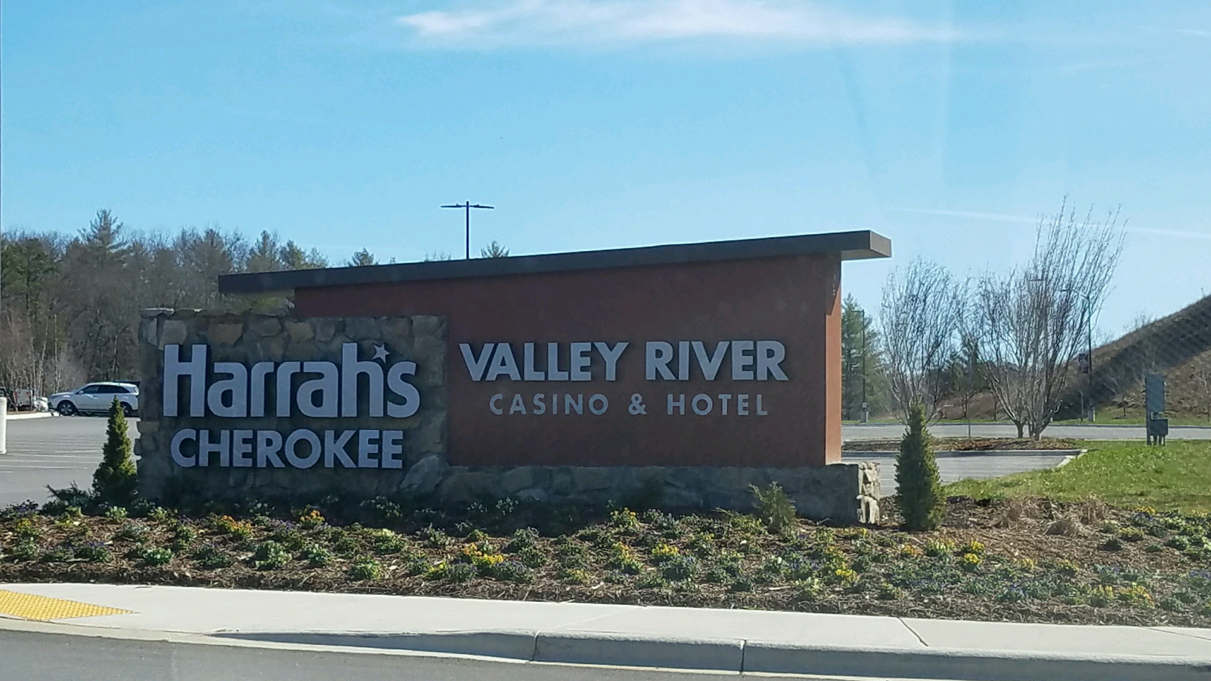 Harrahs Cherokee Luxury Vs Premium - cfjr7l7