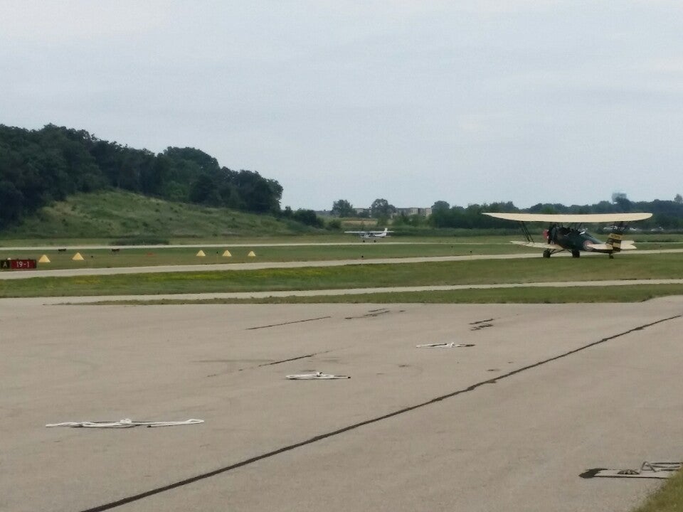 Middleton Municipal Morey Field (C29), 8300 Airport Rd, Middleton, WI