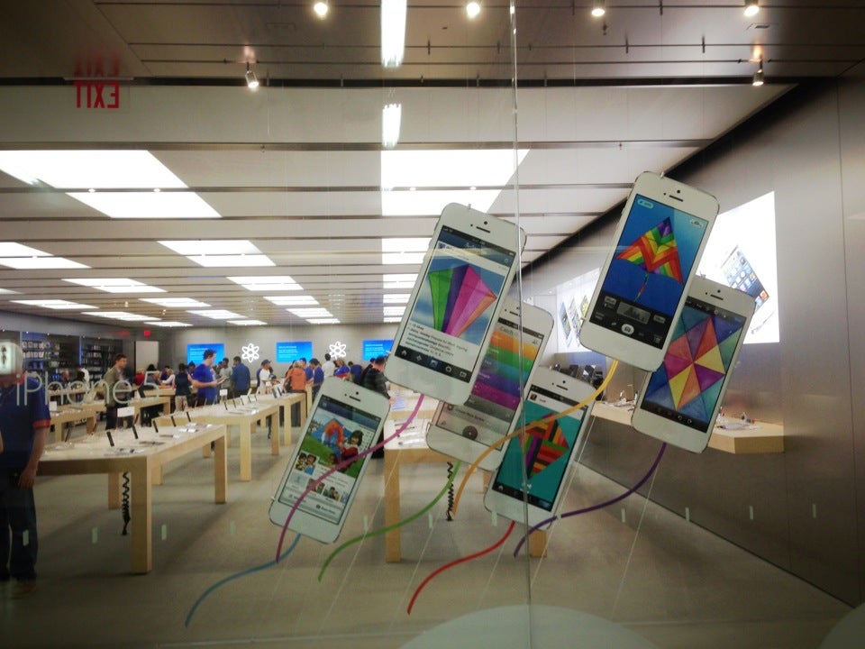 Sherway Gardens - Apple Store - Apple (CA)