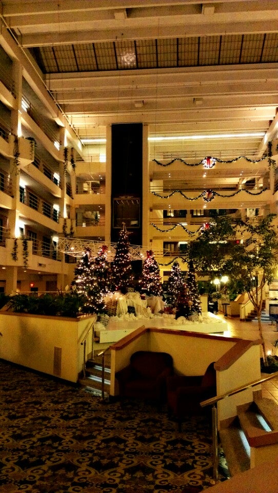 Brookfield Suites Hotel & Convention Center, 1200 S Moorland Rd