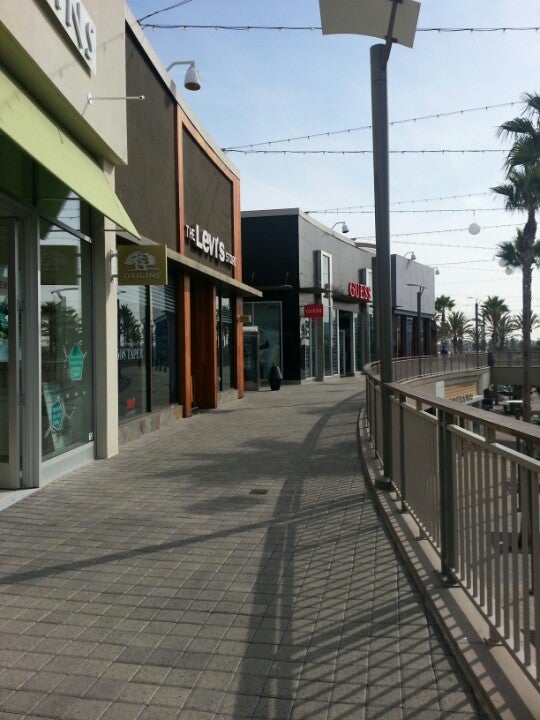 Oakley Store, 3525 Carson St, Ste 216X, Del Amo Fashion Center, Torrance,  CA, Sunglasses - MapQuest
