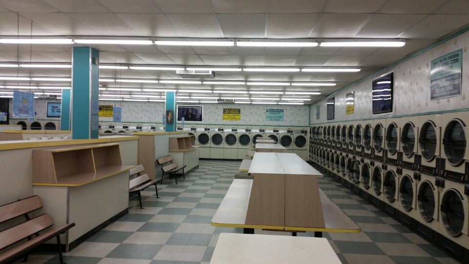 Clean King Laundromat, 15431 Chatsworth St, Mission Hills, CA