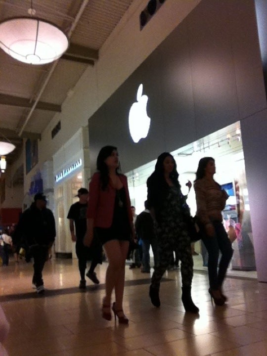 Fashion Fair - Apple Store - Apple