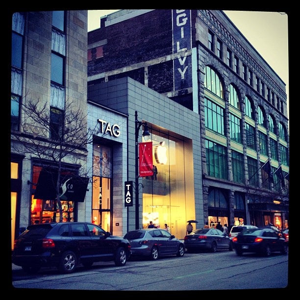 Apple SainteCatherine, 1321 Rue Stecatherine Ouest, Montreal, QC