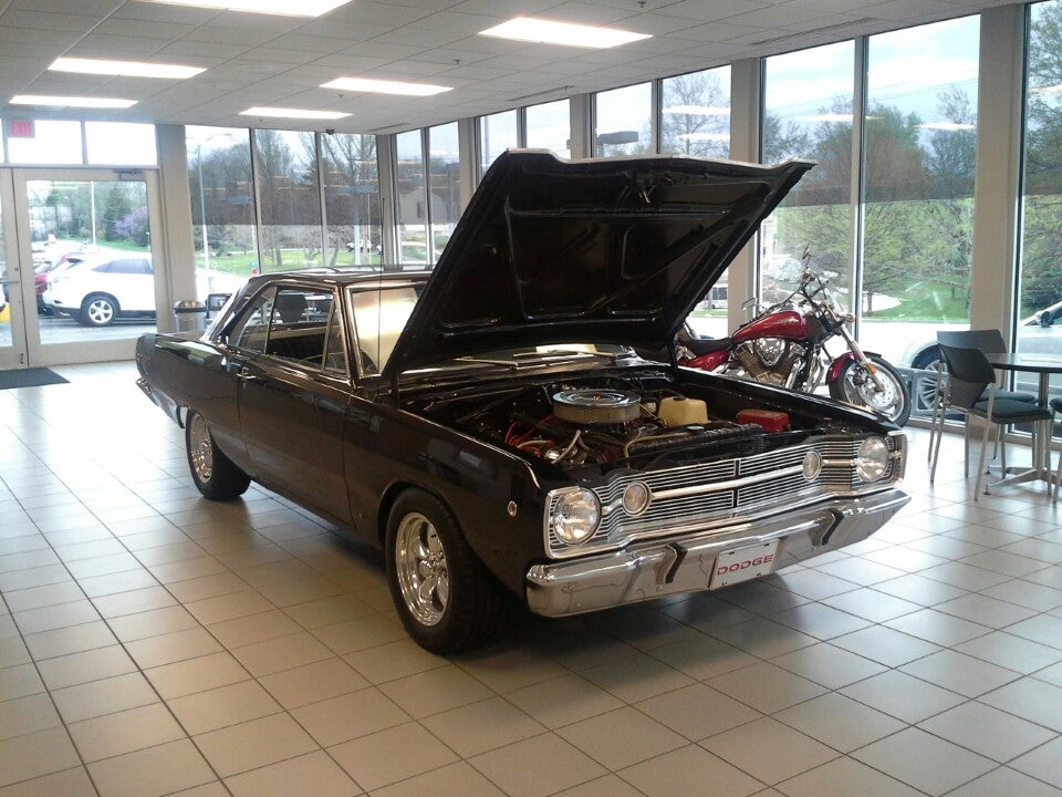 Gladstone Dodge Chrysler Jeep & RAM, 5610 N Oak Trfy, Kansas City, MO