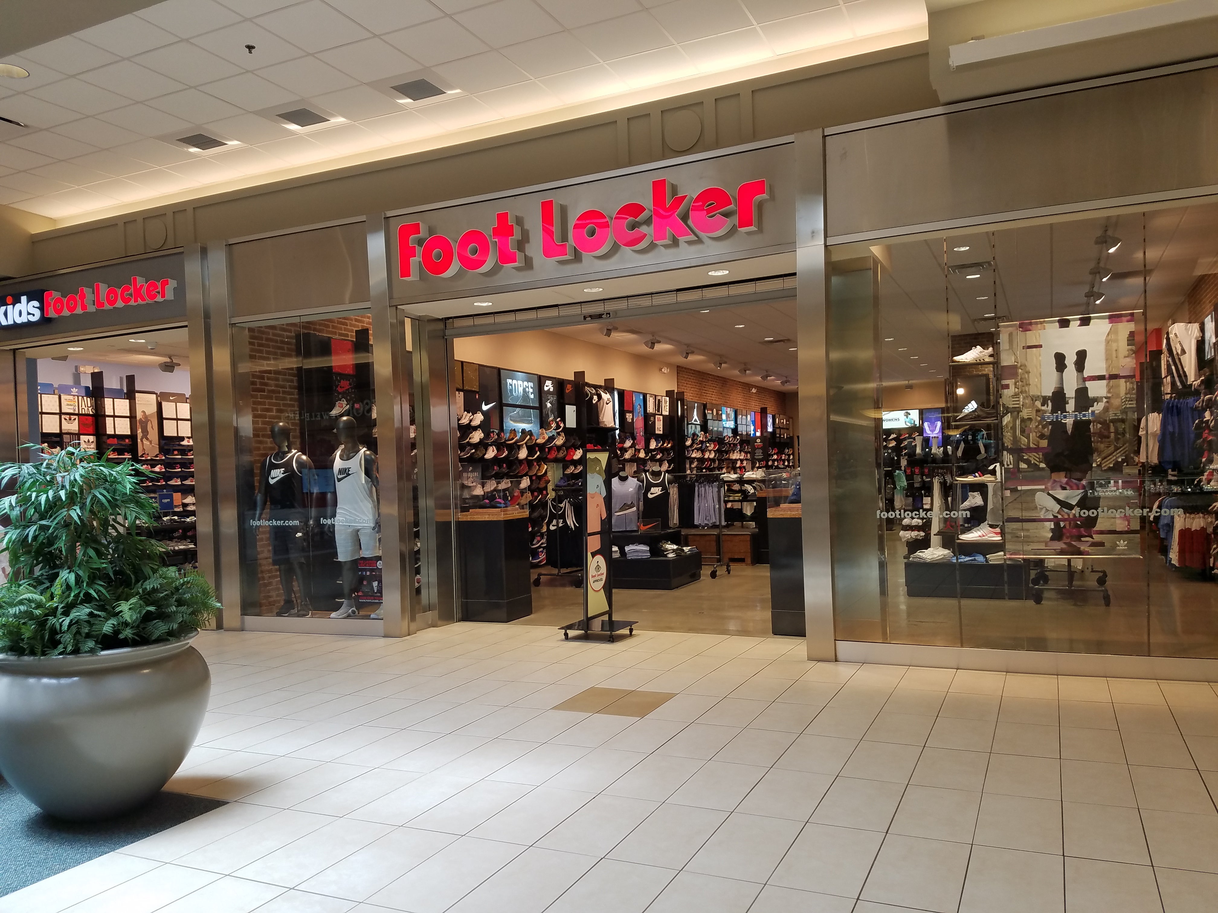 Foot Locker, 470 Millcreek Mall, Erie, PA, Sporting Goods - MapQuest