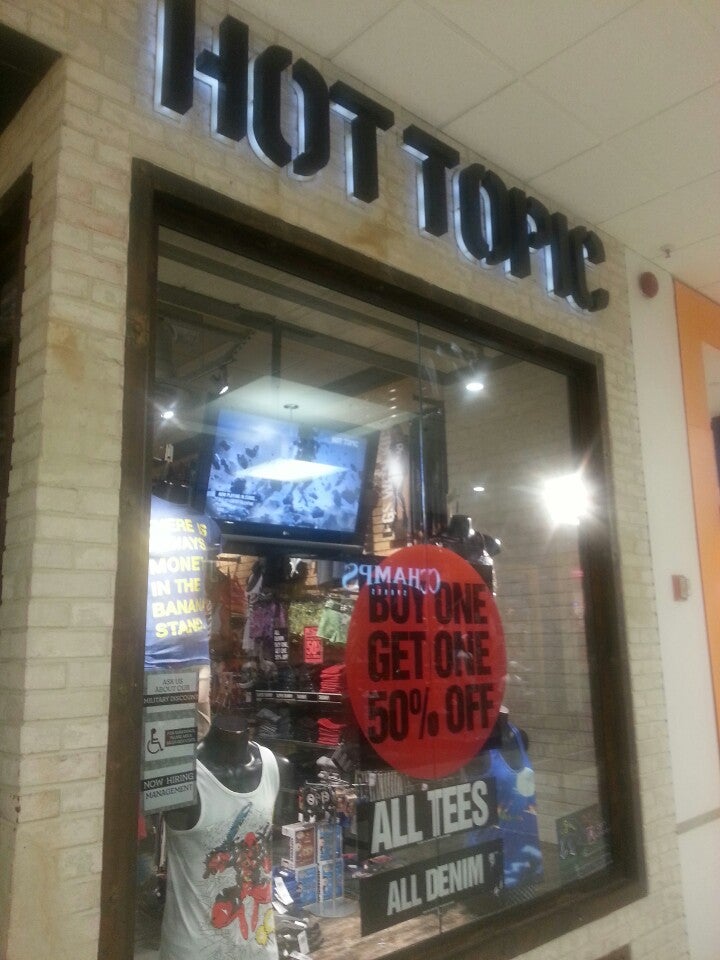 Hot topic fairlane 2025 mall