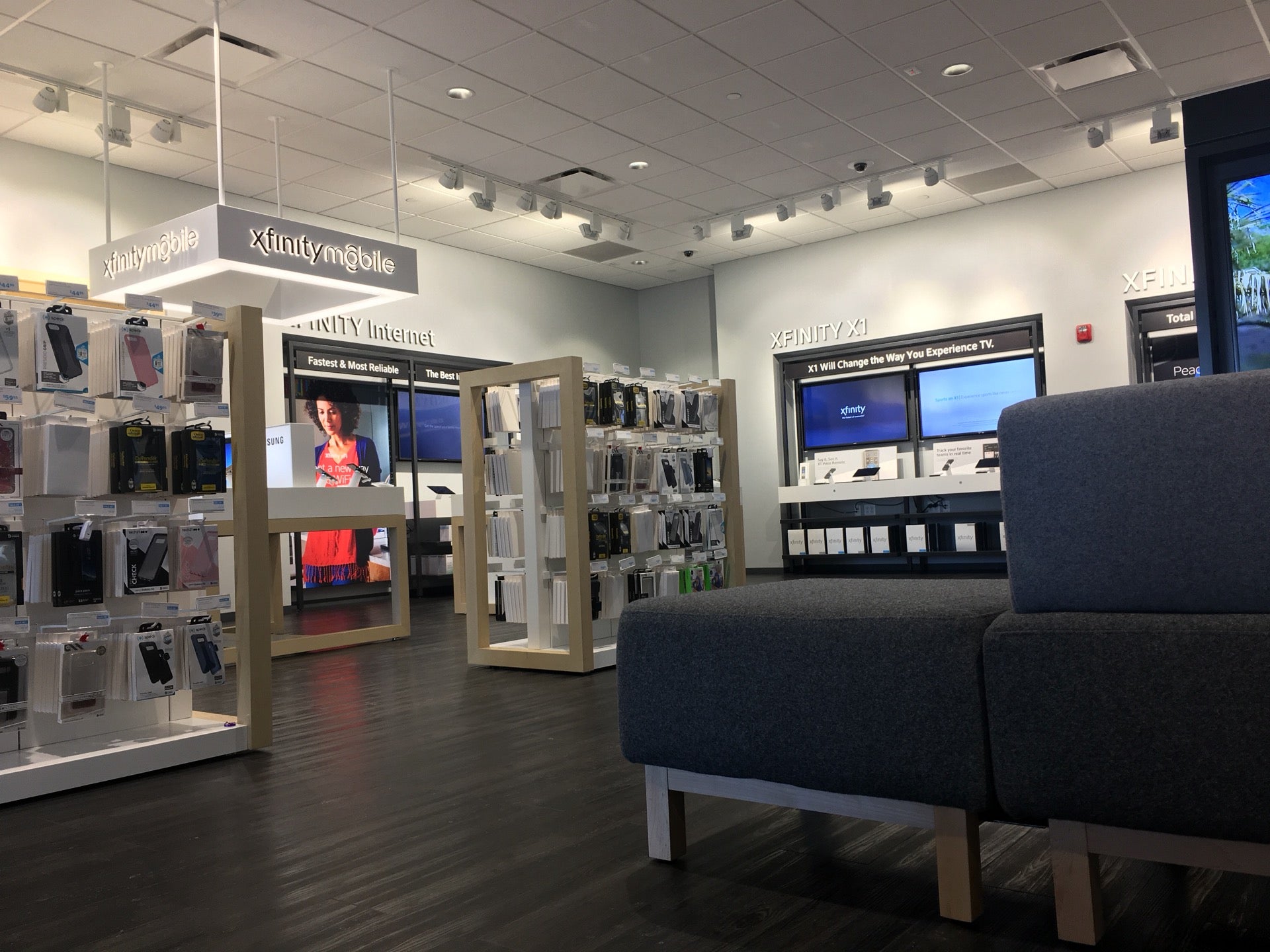Xfinity Store by Comcast, 150 Worcester Rd, Framingham, MA, Computer