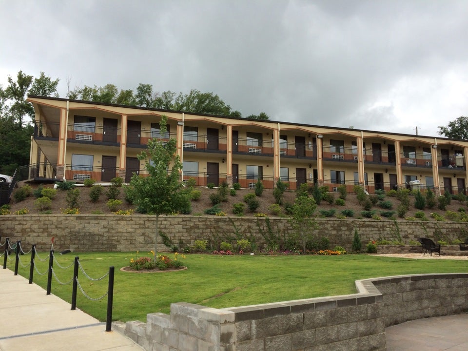 Days Inn By Wyndham Fultondale, 616 Decatur Hwy, Fultondale, AL, Hotels